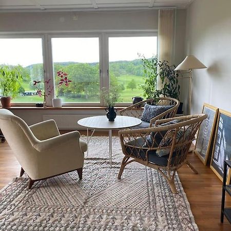 Apartment Right Next To The Golf Course And With The Ocean Just Around The Corner Ljungskile Exteriör bild