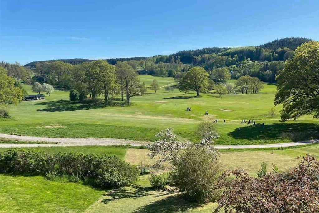 Apartment Right Next To The Golf Course And With The Ocean Just Around The Corner Ljungskile Exteriör bild
