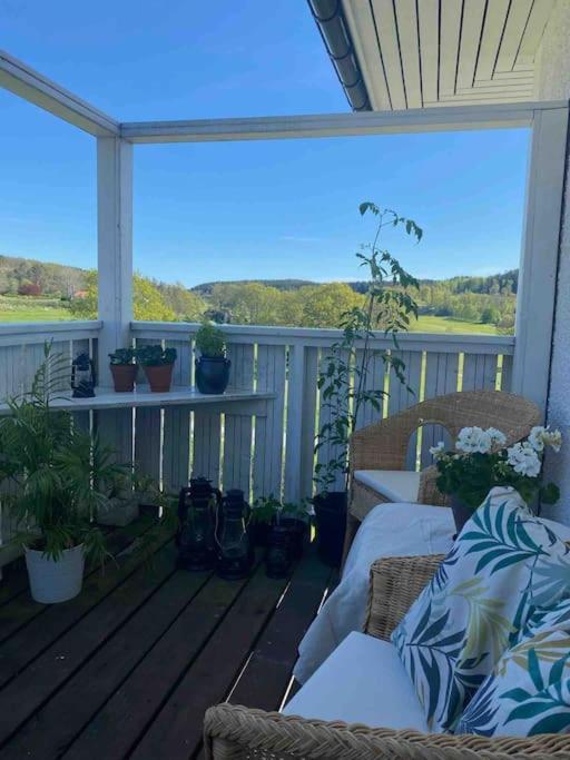 Apartment Right Next To The Golf Course And With The Ocean Just Around The Corner Ljungskile Exteriör bild