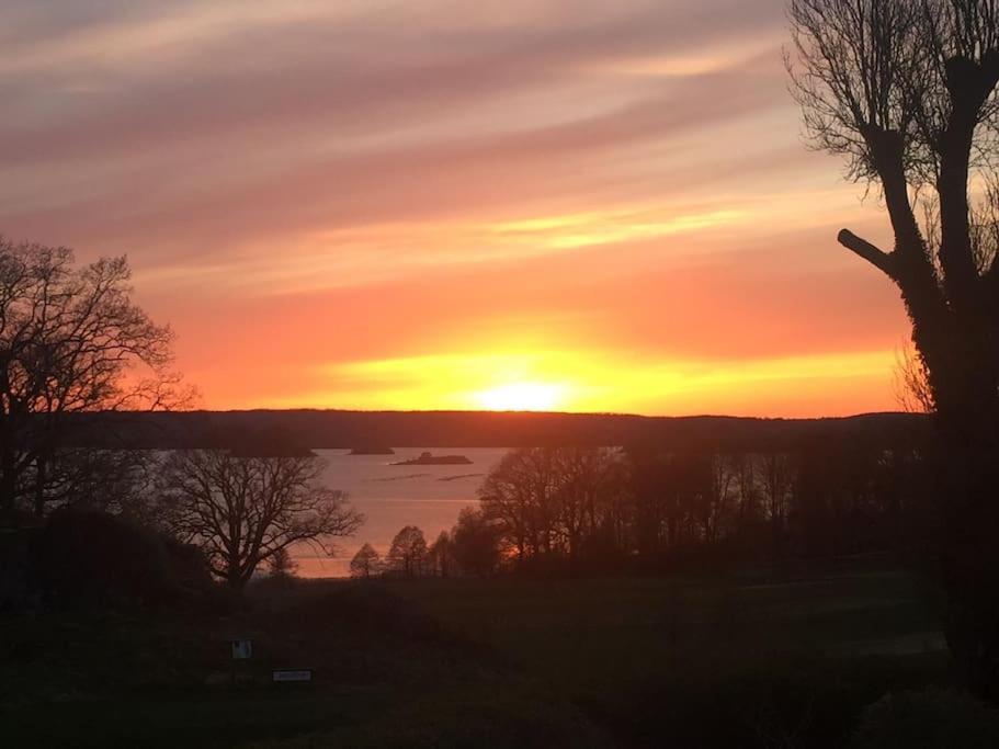 Apartment Right Next To The Golf Course And With The Ocean Just Around The Corner Ljungskile Exteriör bild