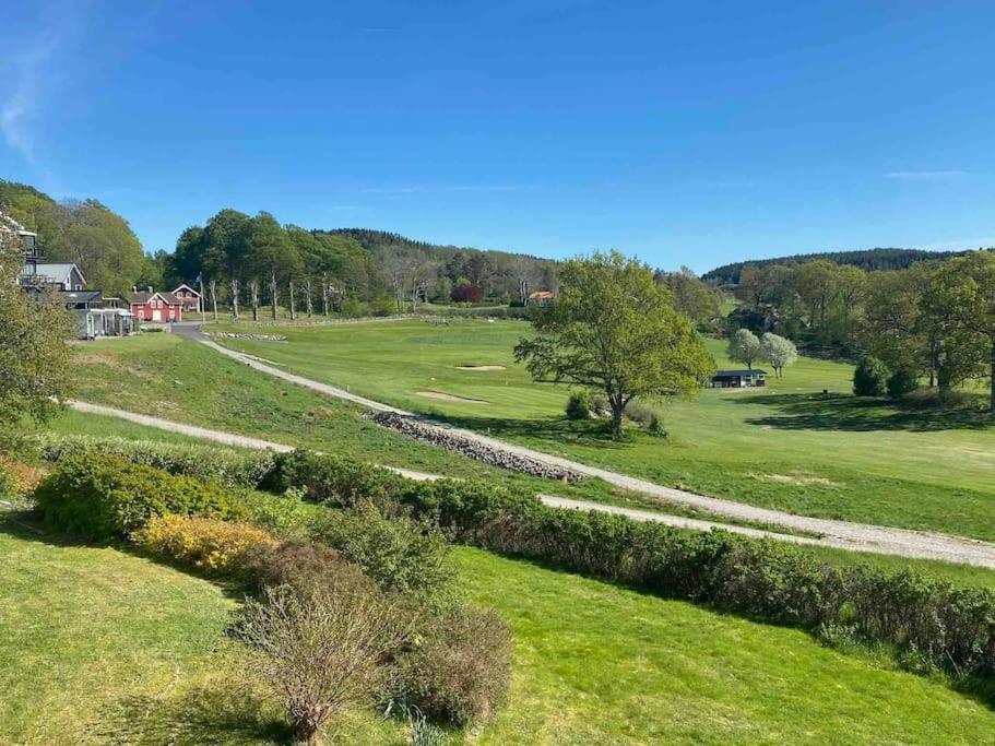Apartment Right Next To The Golf Course And With The Ocean Just Around The Corner Ljungskile Exteriör bild